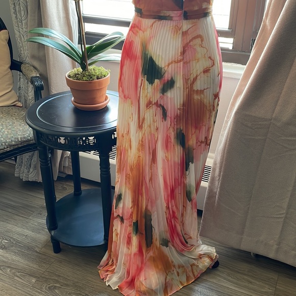 Laundry by Shelli Segal long dress. Size 6 - Picture 4 of 4